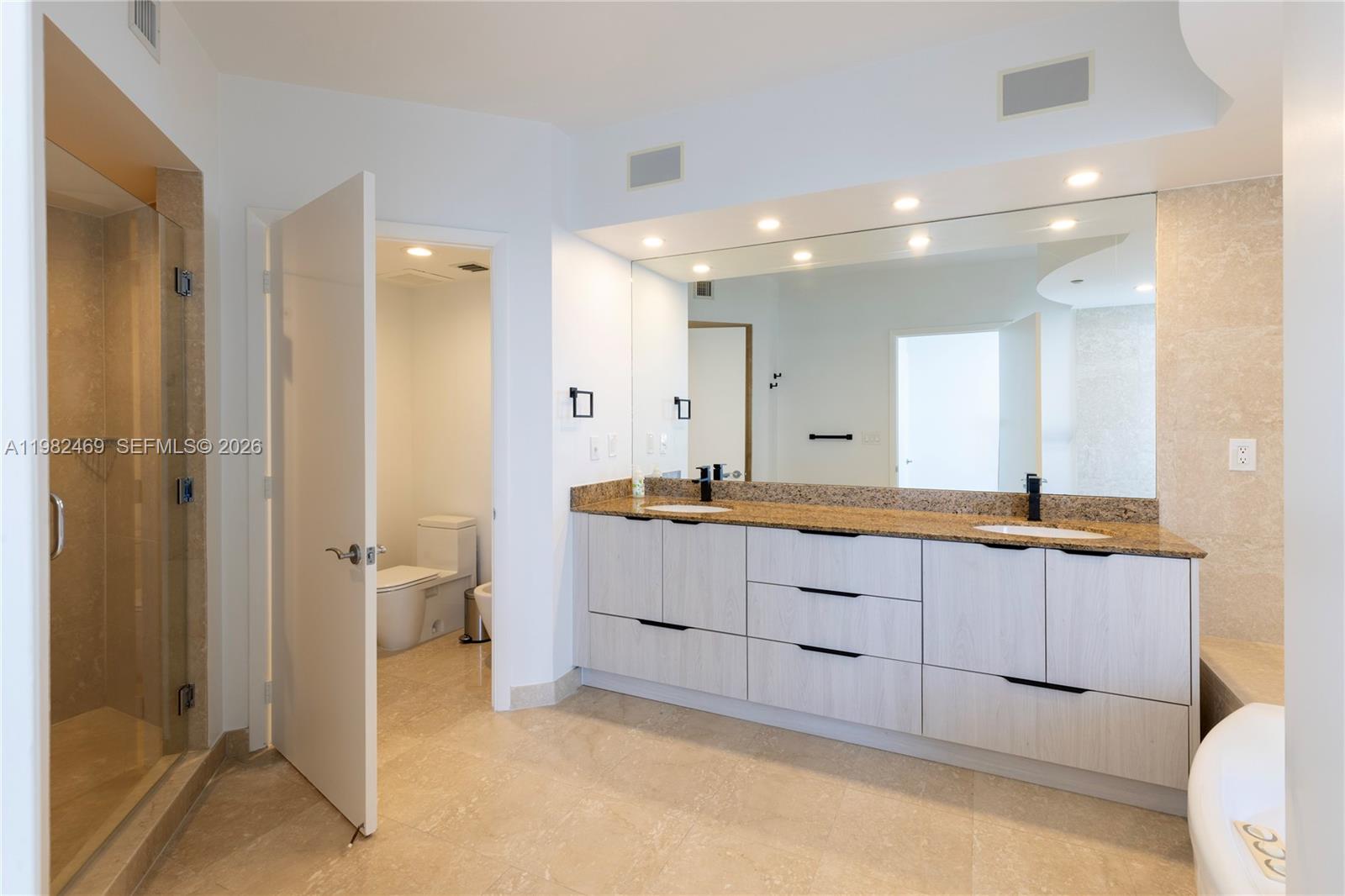 400 Alton Road, Unit 1102 Miami Beach, FL 33139 - Photo 10 of 33