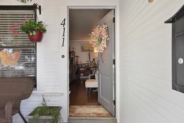 a hallway with beautiful flowers in it