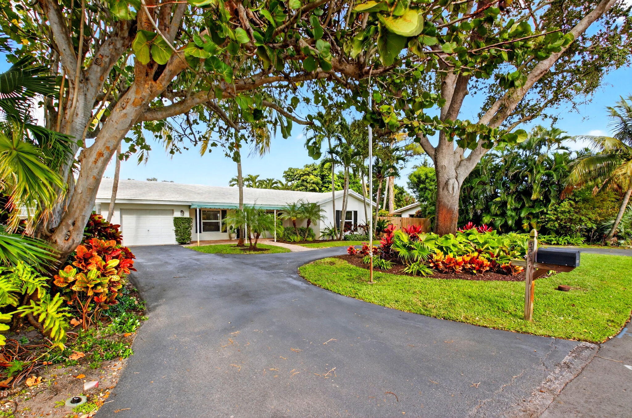 525 Sunset Road Boynton Beach, FL 33435 - Photo 2 of 62 2-web-or-mls-DSC_3581
