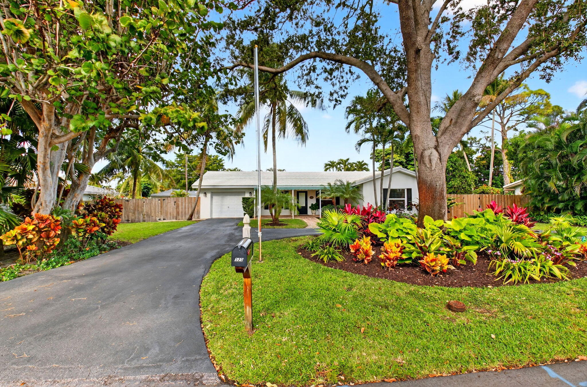 525 Sunset Road Boynton Beach, FL 33435 - Photo 3 of 62 3-web-or-mls-DSC_3588