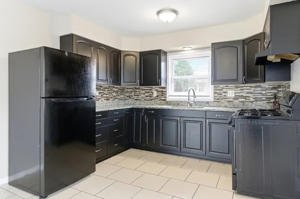 $267,500 | 796 East 163rd Street, South Holland, IL 60473