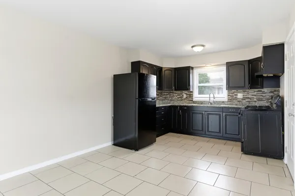 $267,500 | 796 East 163rd Street, South Holland, IL 60473