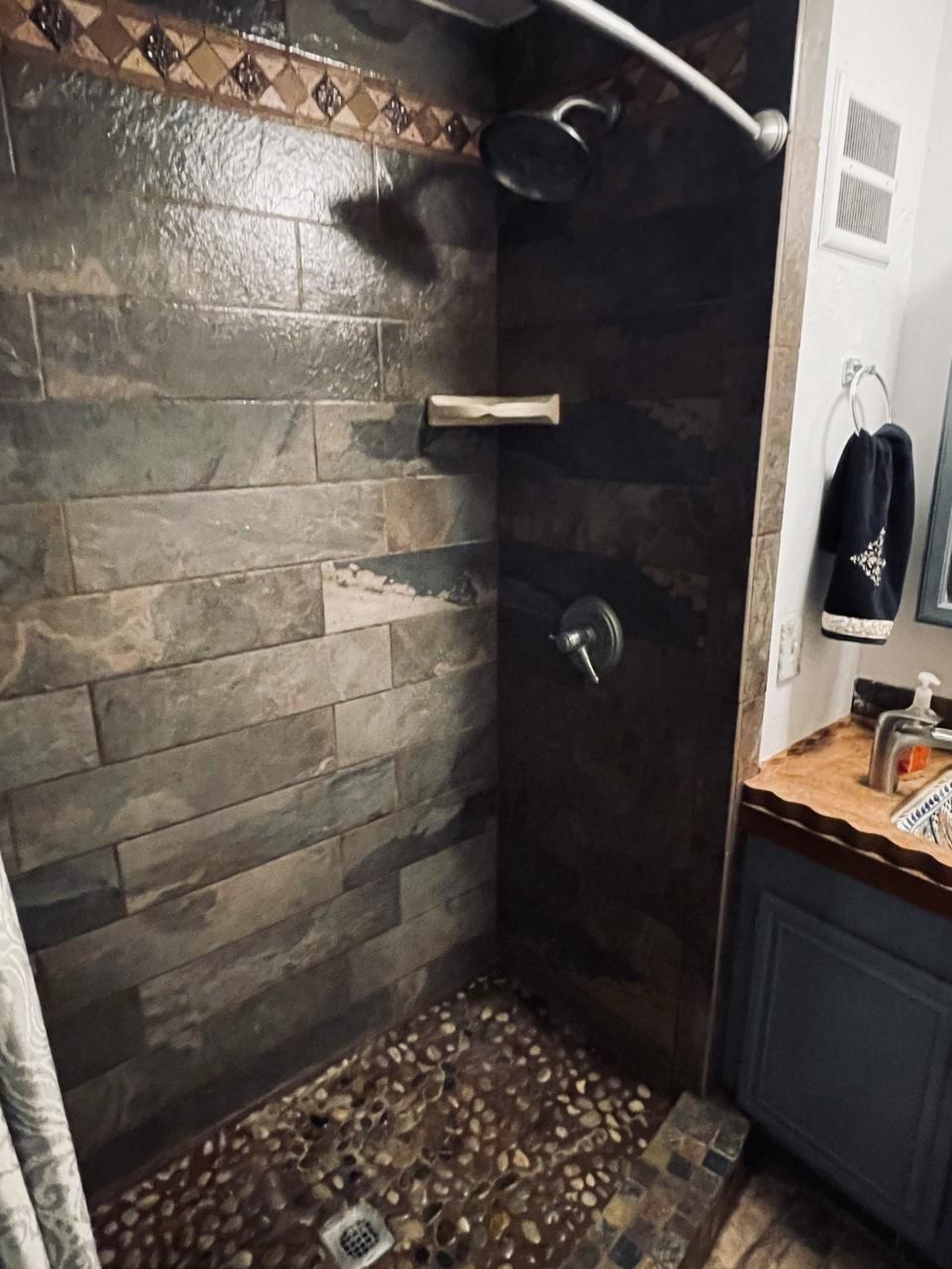 43490 North Fork Drive, Unit 6 Three Rivers, CA 93271 - Photo 9 of 25 shower