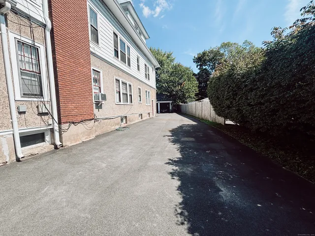 $1,950 | 62 Quaker Lane South, West Hartford, CT 06119