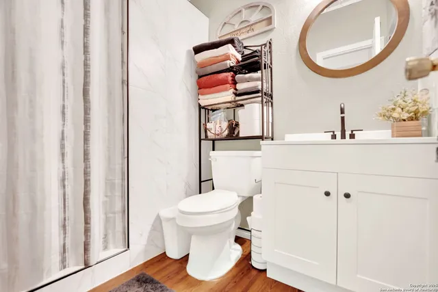 $450,000 | 498 Private Road 4222, D'Hanis, TX 78850