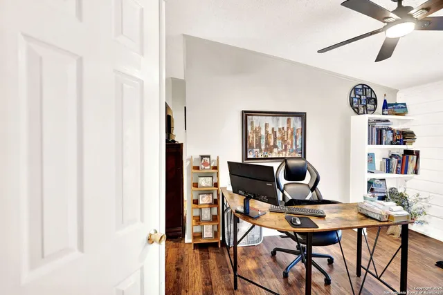 $450,000 | 498 Private Road 4222, D'Hanis, TX 78850