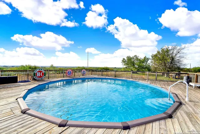 $450,000 | 498 Private Road 4222, D'Hanis, TX 78850