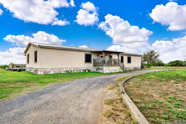 $450,000 | 498 Private Road 4222, D'Hanis, TX 78850