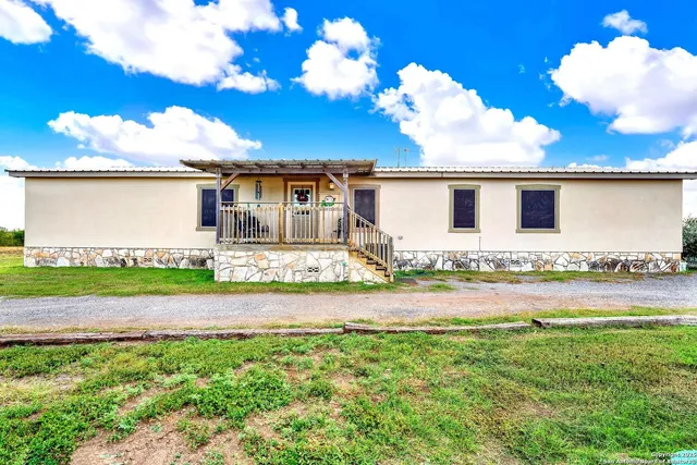 $450,000 | 498 Private Road 4222, D'Hanis, TX 78850