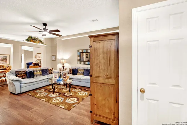 $450,000 | 498 Private Road 4222, D'Hanis, TX 78850