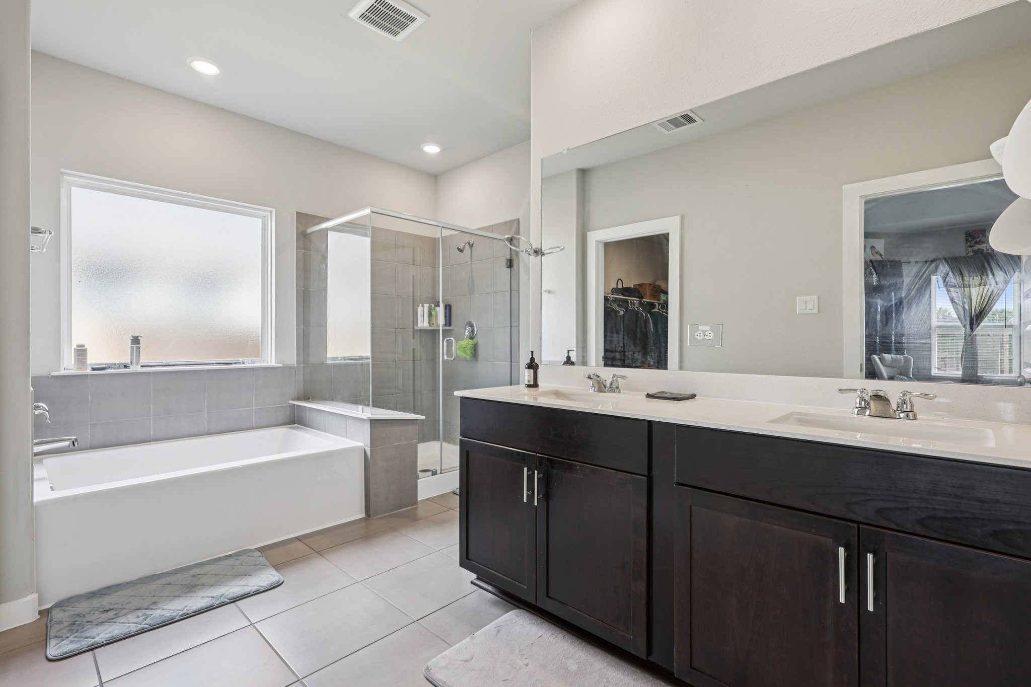 5931 Jenna Way Rosenberg, TX 77471 - Photo 16 of 35 Primary Bathroom