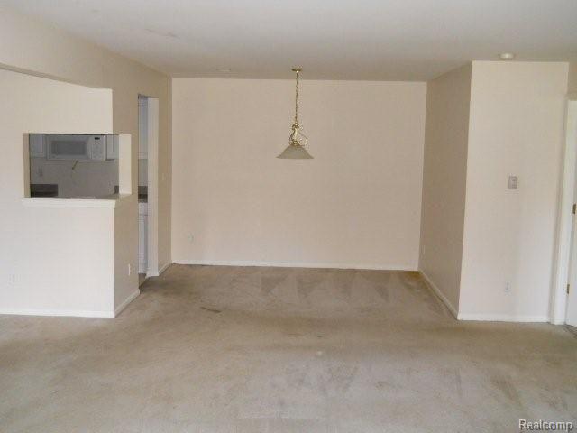 3589 Oakmonte Boulevard Rochester, MI 48306 - Photo 4 of 9 8-5a 036
