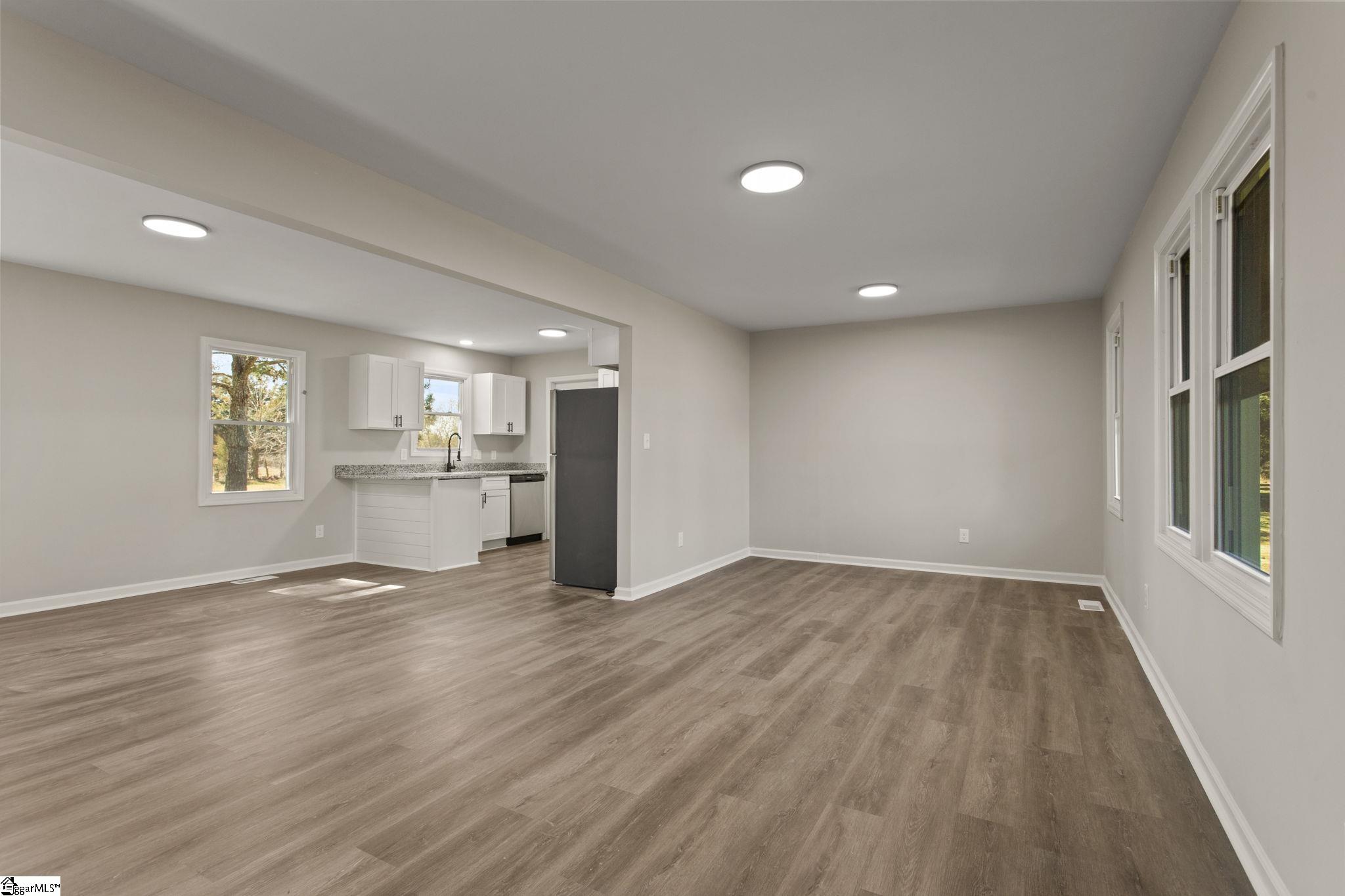 364 Sullivan Road Laurens, SC 29360 - Photo 3 of 28 Gallery Image 3