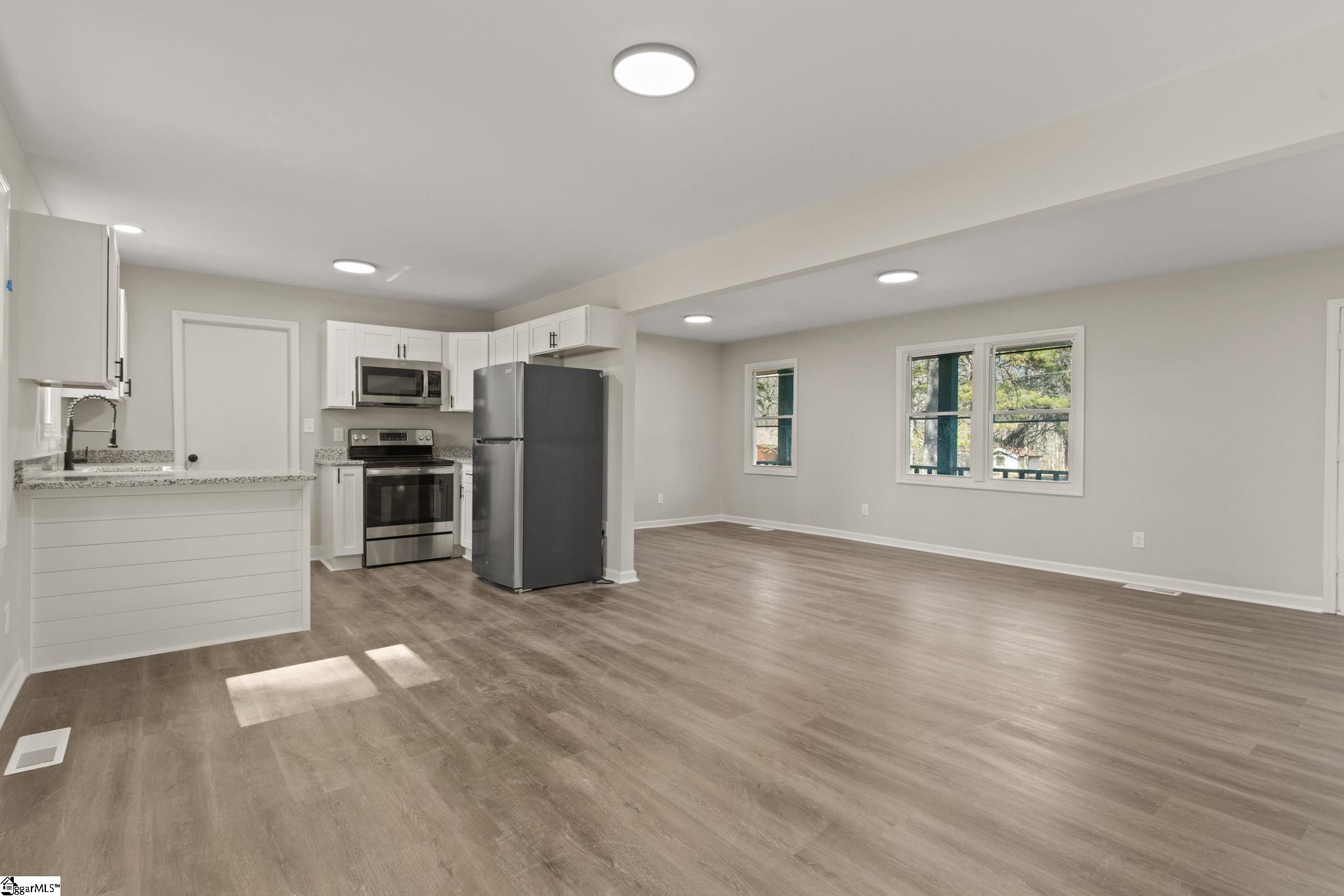 364 Sullivan Road Laurens, SC 29360 - Photo 7 of 28 Gallery Image 7