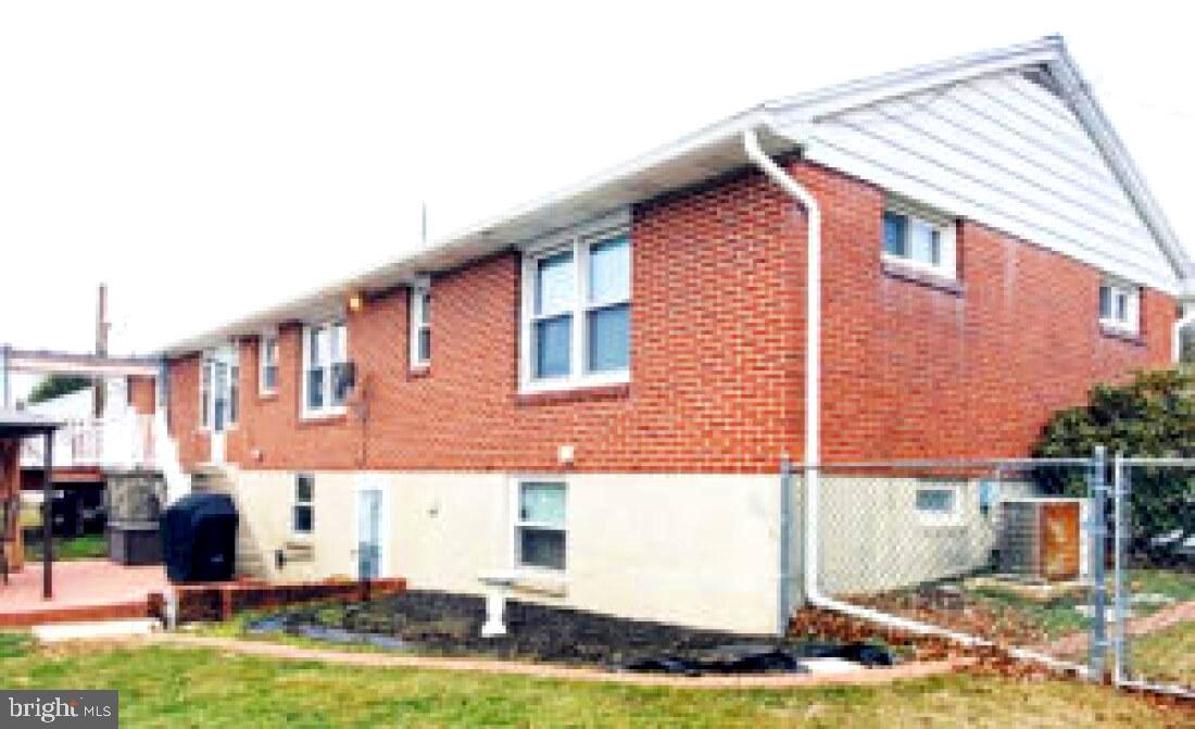 828 Weavertown Road Lebanon, PA 17046 - Photo 2 of 38 a front view of a house with a yard