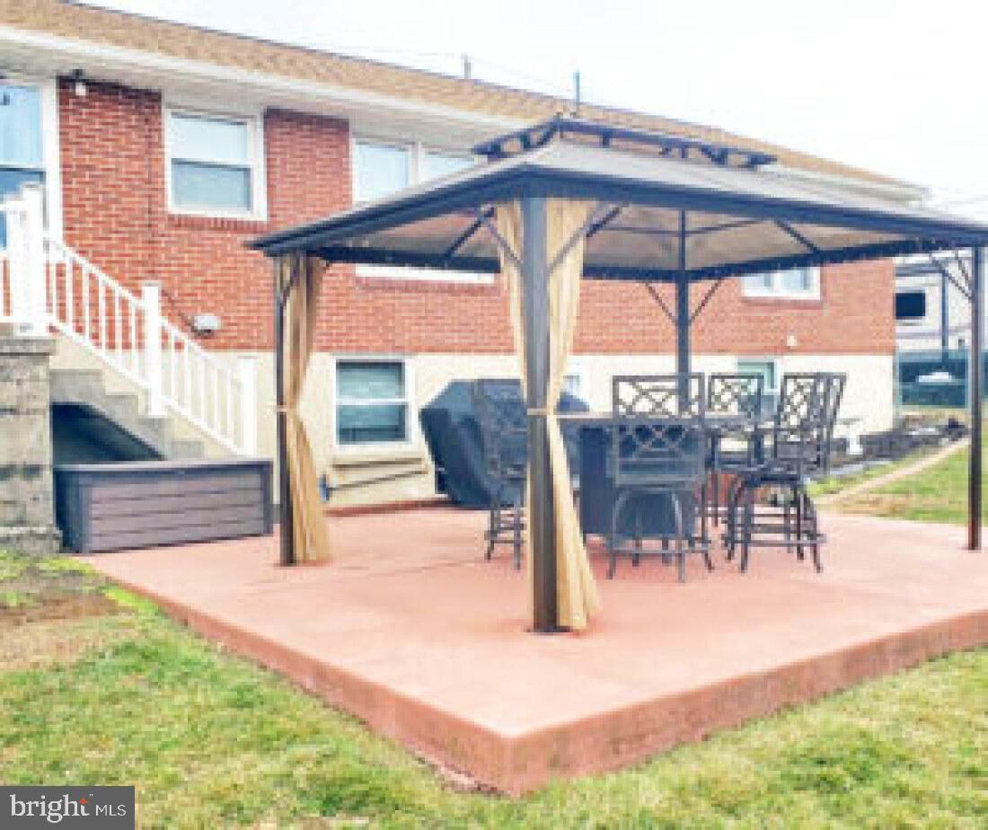 828 Weavertown Road Lebanon, PA 17046 - Photo 3 of 38 a view of yard with patio