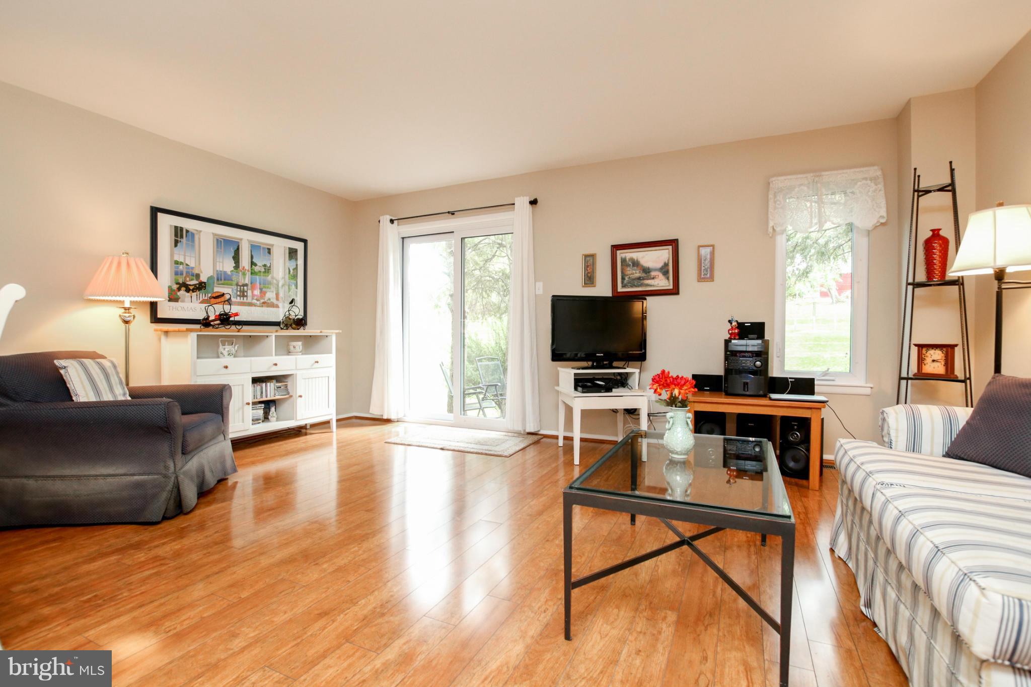 11 Stone Ridge Court, Unit 6 Baltimore, MD 21239 - Photo 11 of 30 Living Room