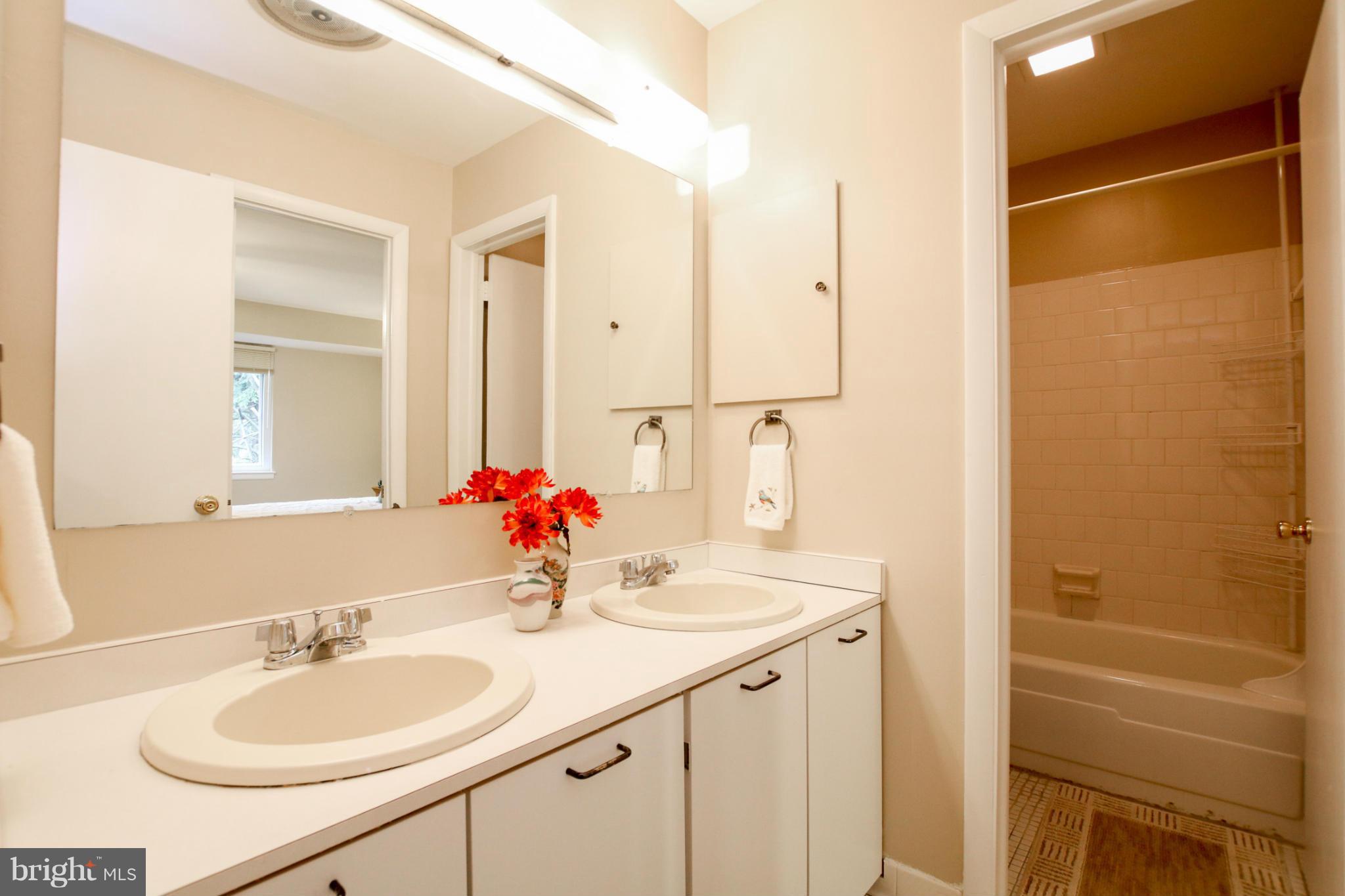 11 Stone Ridge Court, Unit 6 Baltimore, MD 21239 - Photo 19 of 30 Bath
