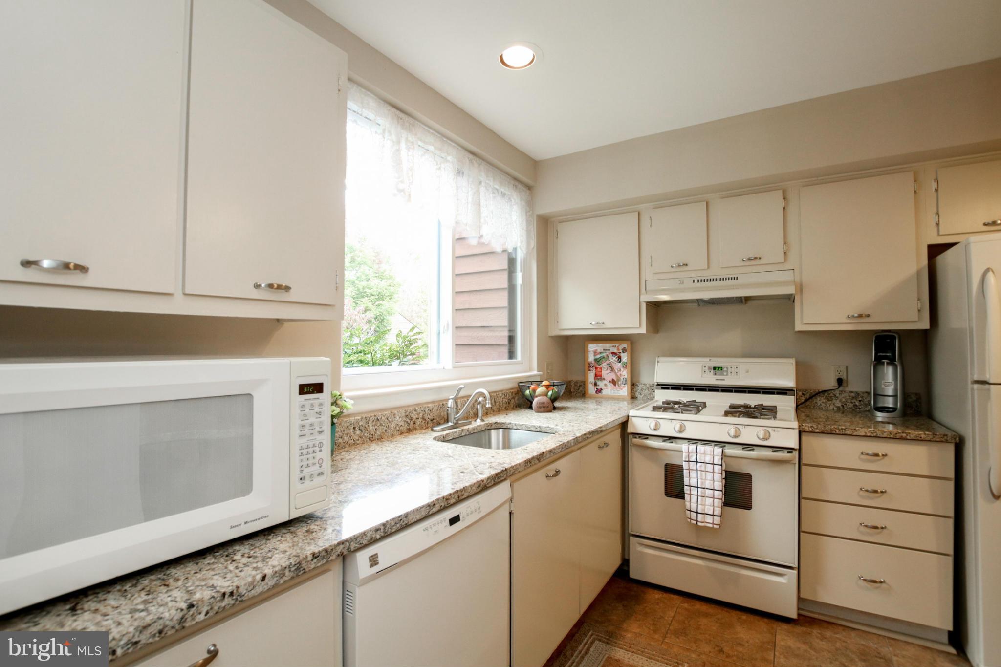 11 Stone Ridge Court, Unit 6 Baltimore, MD 21239 - Photo 4 of 30 Kitchen