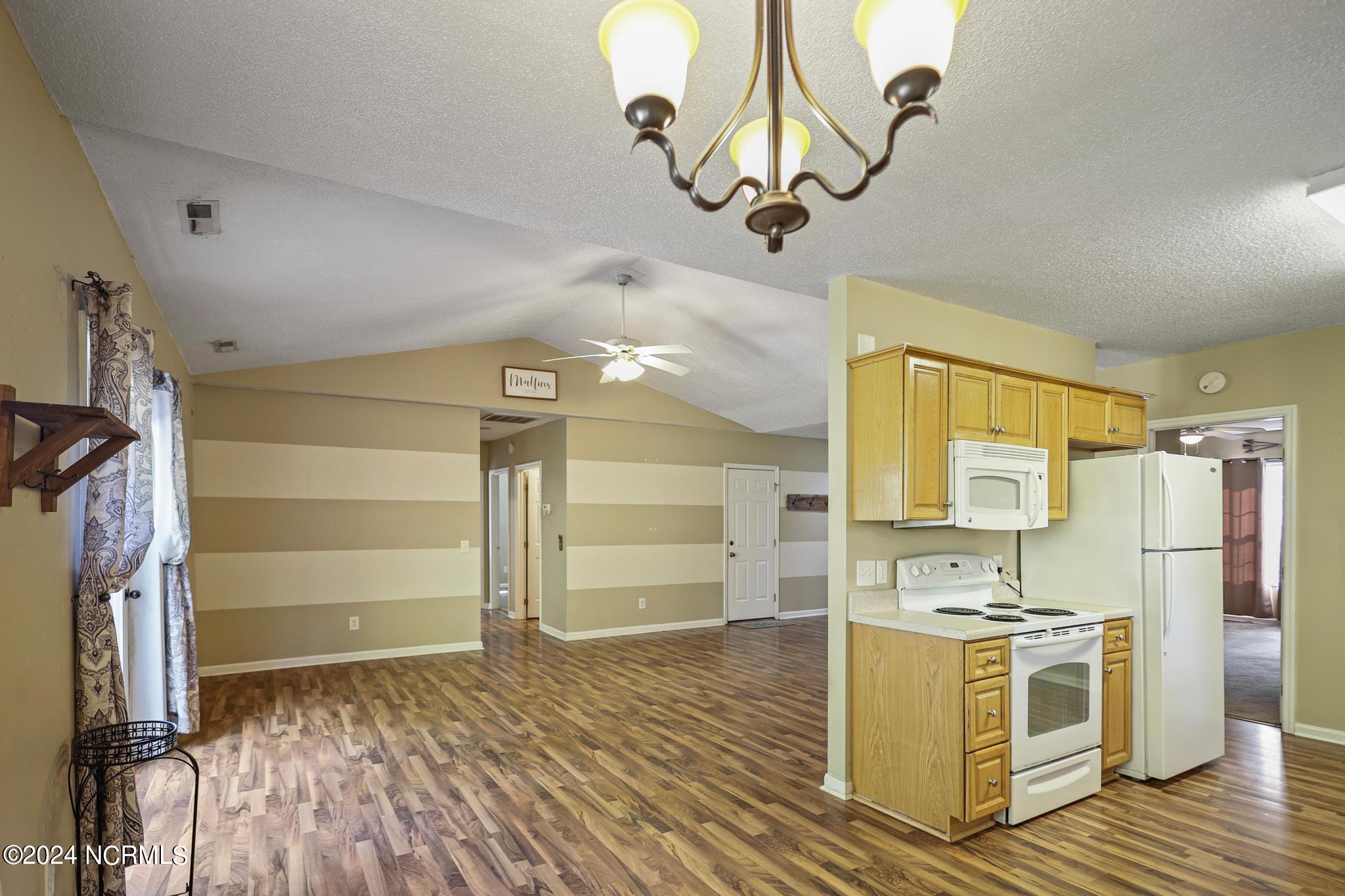 110 Ravenwood Road Aberdeen, NC 28315 - Photo 7 of 32 96B7C4AD-A2BF-4418-8104-F0BC467AED97