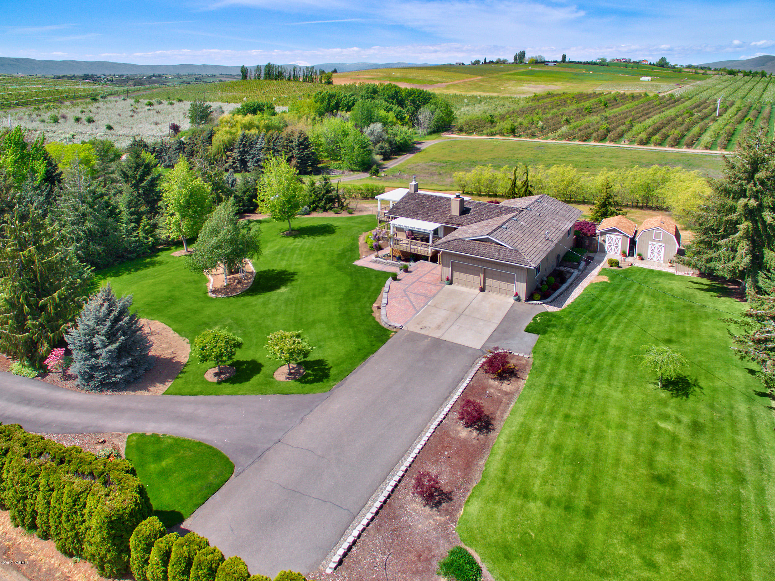 13621 Summitview Ext Road Yakima, WA 98908 - Photo 3 of 35 an aerial view of a house with garden
