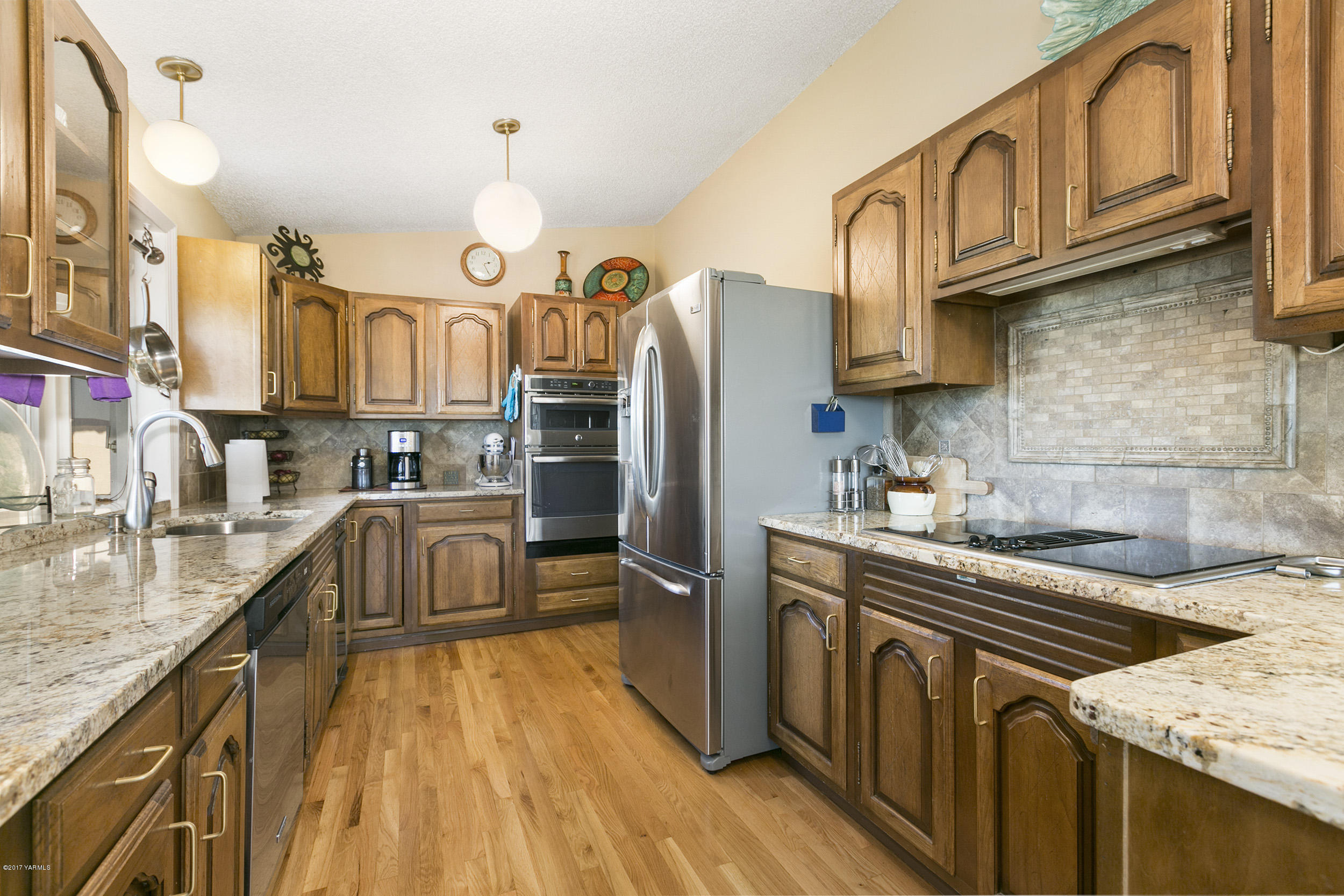 13621 Summitview Ext Road Yakima, WA 98908 - Photo 22 of 35 a kitchen with stainless steel appliances granite countertop a stove a sink and a refrigerator