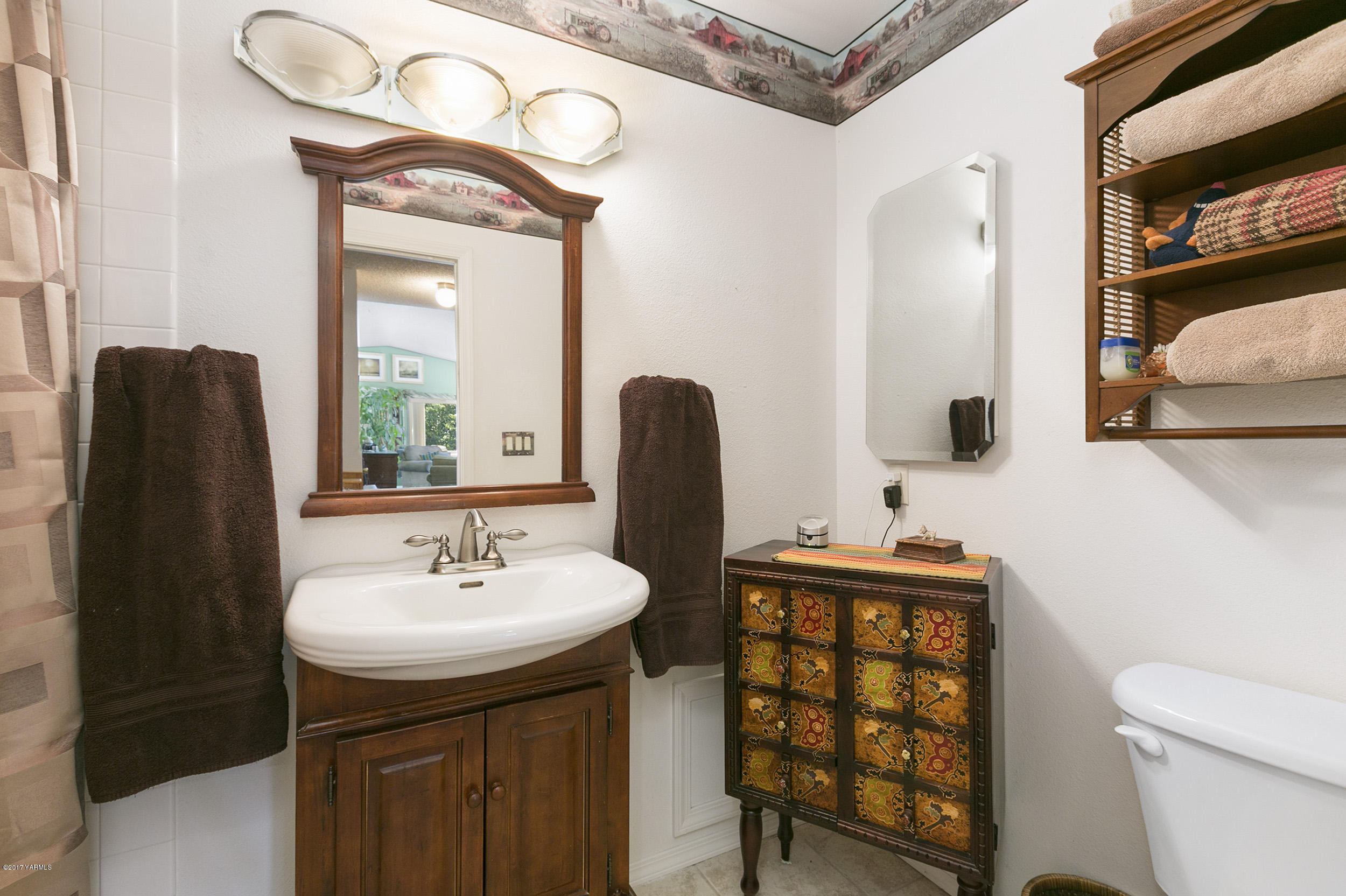 13621 Summitview Ext Road Yakima, WA 98908 - Photo 29 of 35 a bathroom with a sink a toilet and mirror