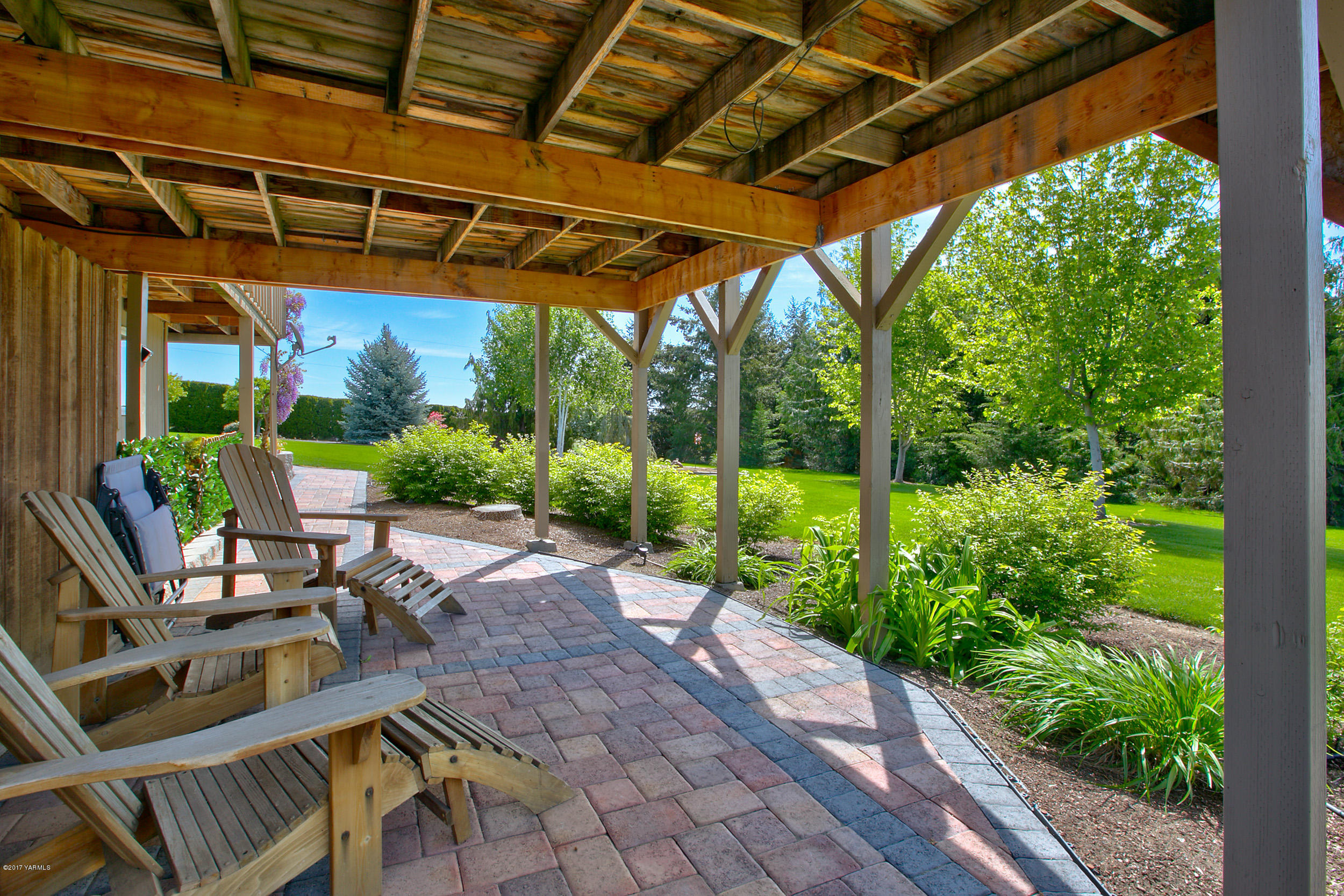 13621 Summitview Ext Road Yakima, WA 98908 - Photo 7 of 35 a view of a porch with furniture and garden