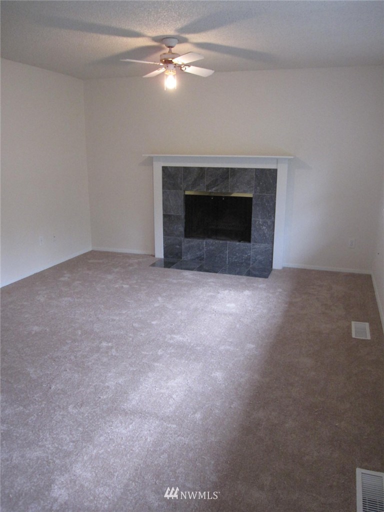 20632 Southeast 159th Street Renton, WA 98059 - Photo 2 of 8 Gallery Image 2