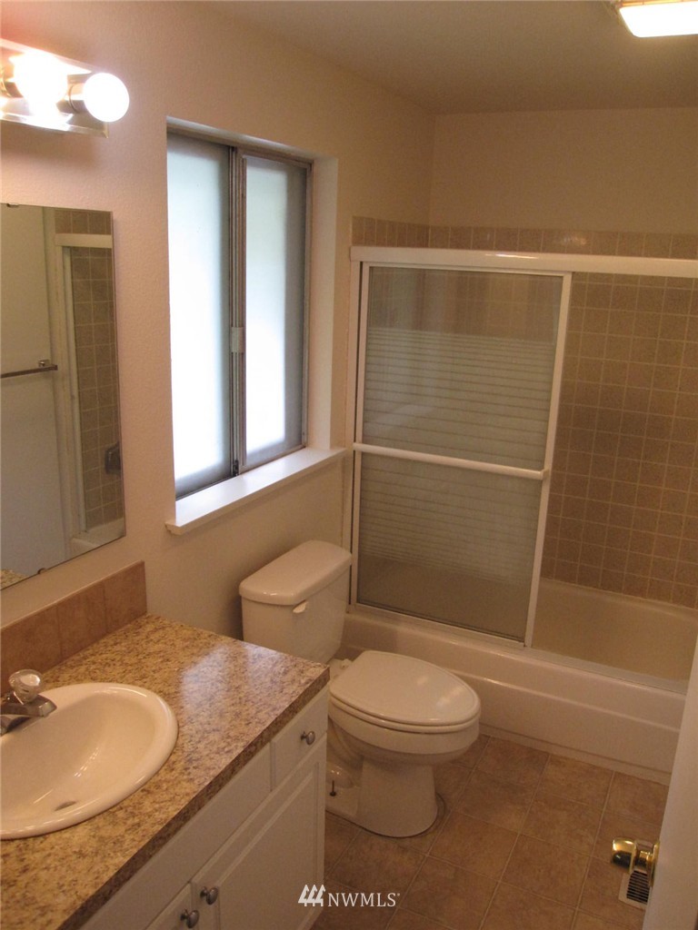 20632 Southeast 159th Street Renton, WA 98059 - Photo 5 of 8 Gallery Image 5
