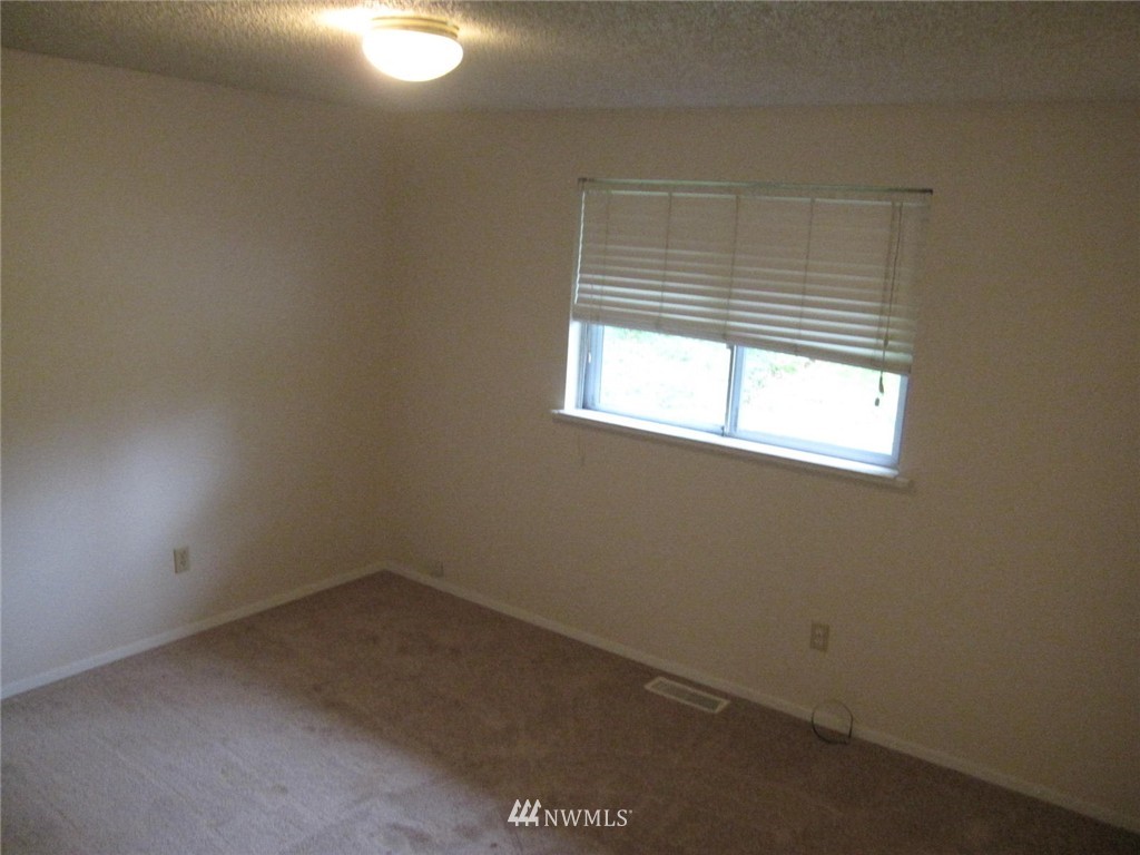20632 Southeast 159th Street Renton, WA 98059 - Photo 6 of 8 Gallery Image 6