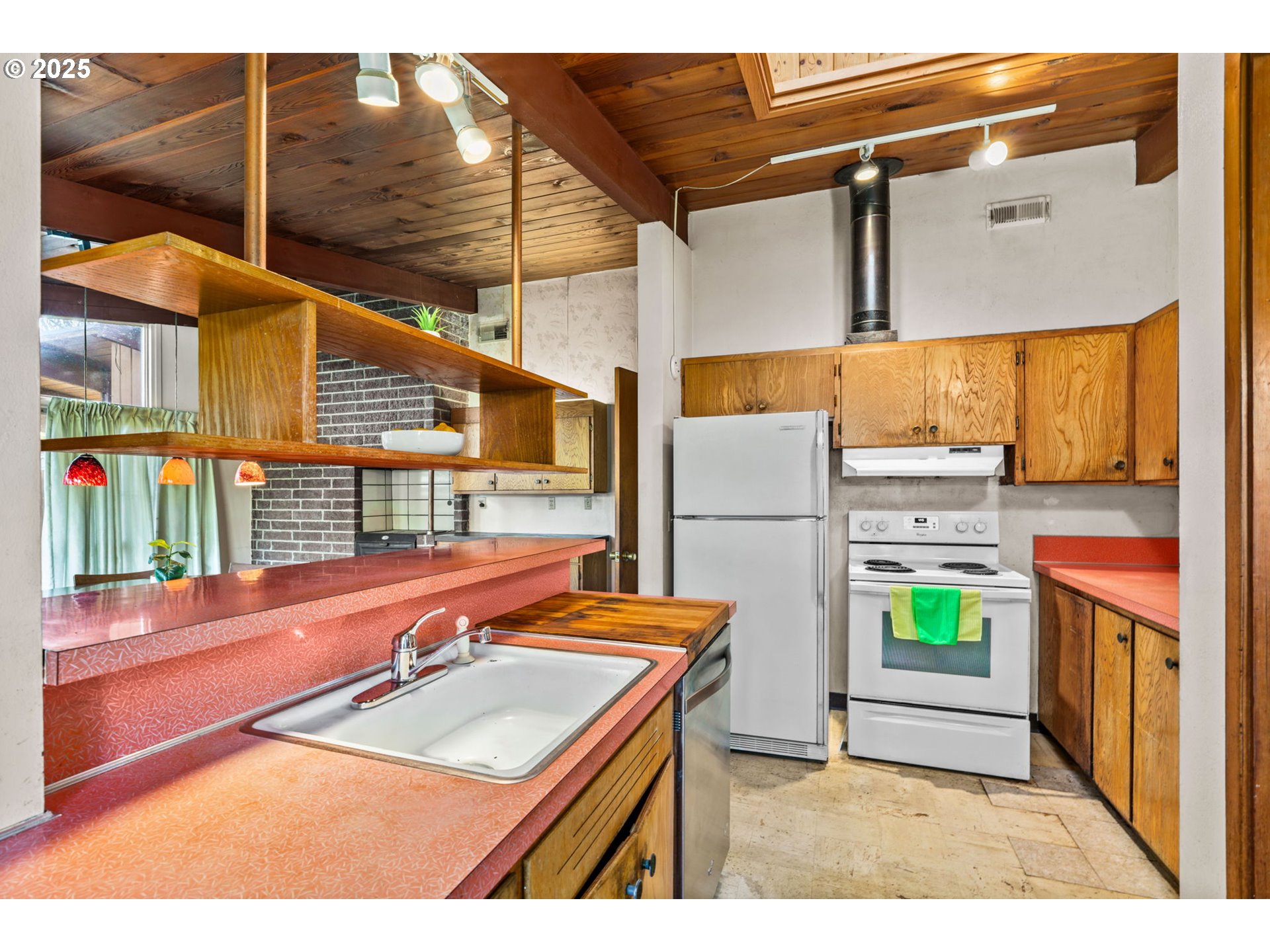 883 South 57th Street Springfield, OR 97478 - Photo 15 of 48