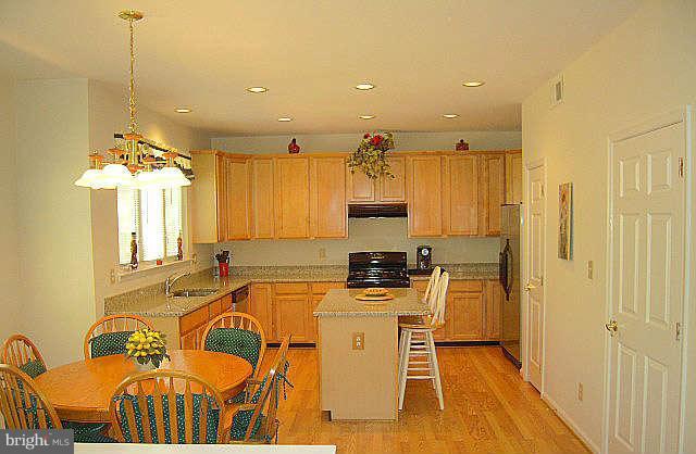 14418 Picket Oaks Road Centreville, VA 20121 - Photo 11 of 30 Spacious Kitchen w/42" Maple Cabinets & Hdwd Floor