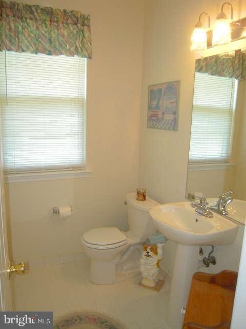 14418 Picket Oaks Road Centreville, VA 20121 - Photo 17 of 30 Main Level Powder Rm w/Tile Floor & Pedestal Sink