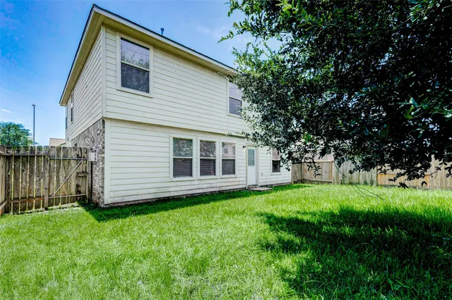 a view of backyard with garden and trees