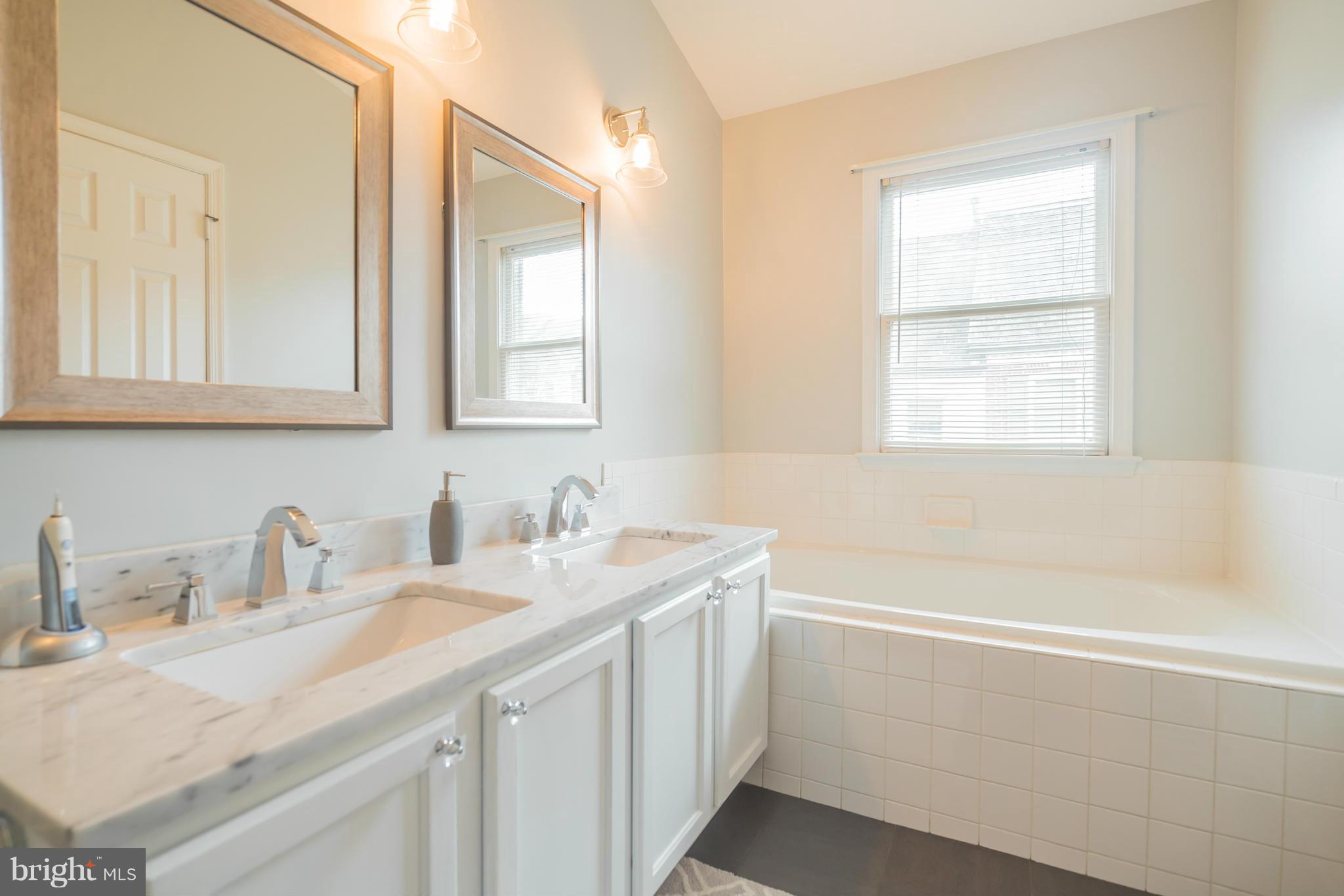 106 Ridgepoint Place Gaithersburg, MD 20878 - Photo 13 of 30 Master Bath