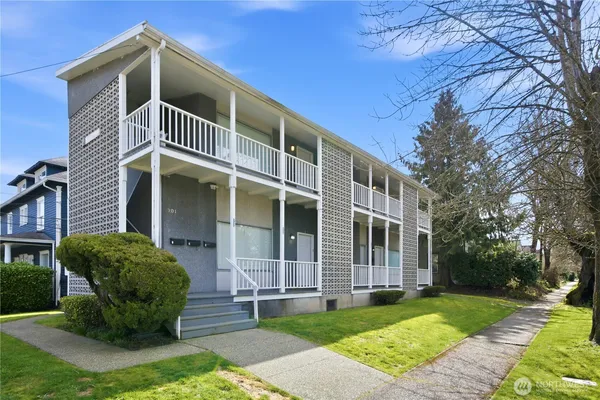 $950,000 | 901 South Grant Avenue, Tacoma, WA 98405