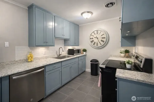 $950,000 | 901 South Grant Avenue, Tacoma, WA 98405