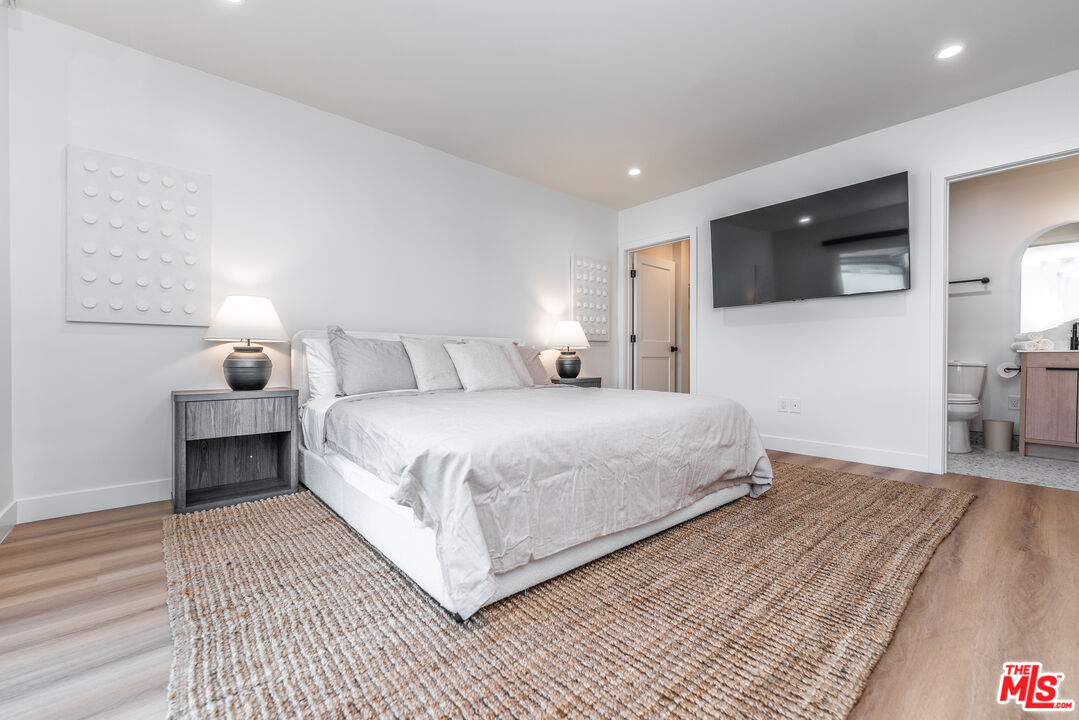 Undisclosed Address Los Angeles, CA 90008 - Photo 21 of 28 a bedroom with a large bed and a tv