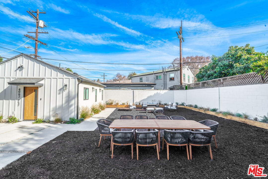 Undisclosed Address Los Angeles, CA 90008 - Photo 25 of 28 a patio with table and chairs