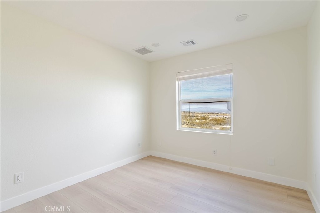 2575 Rale Drive Palmdale, CA 93550 - Photo 16 of 41 an empty room with a window