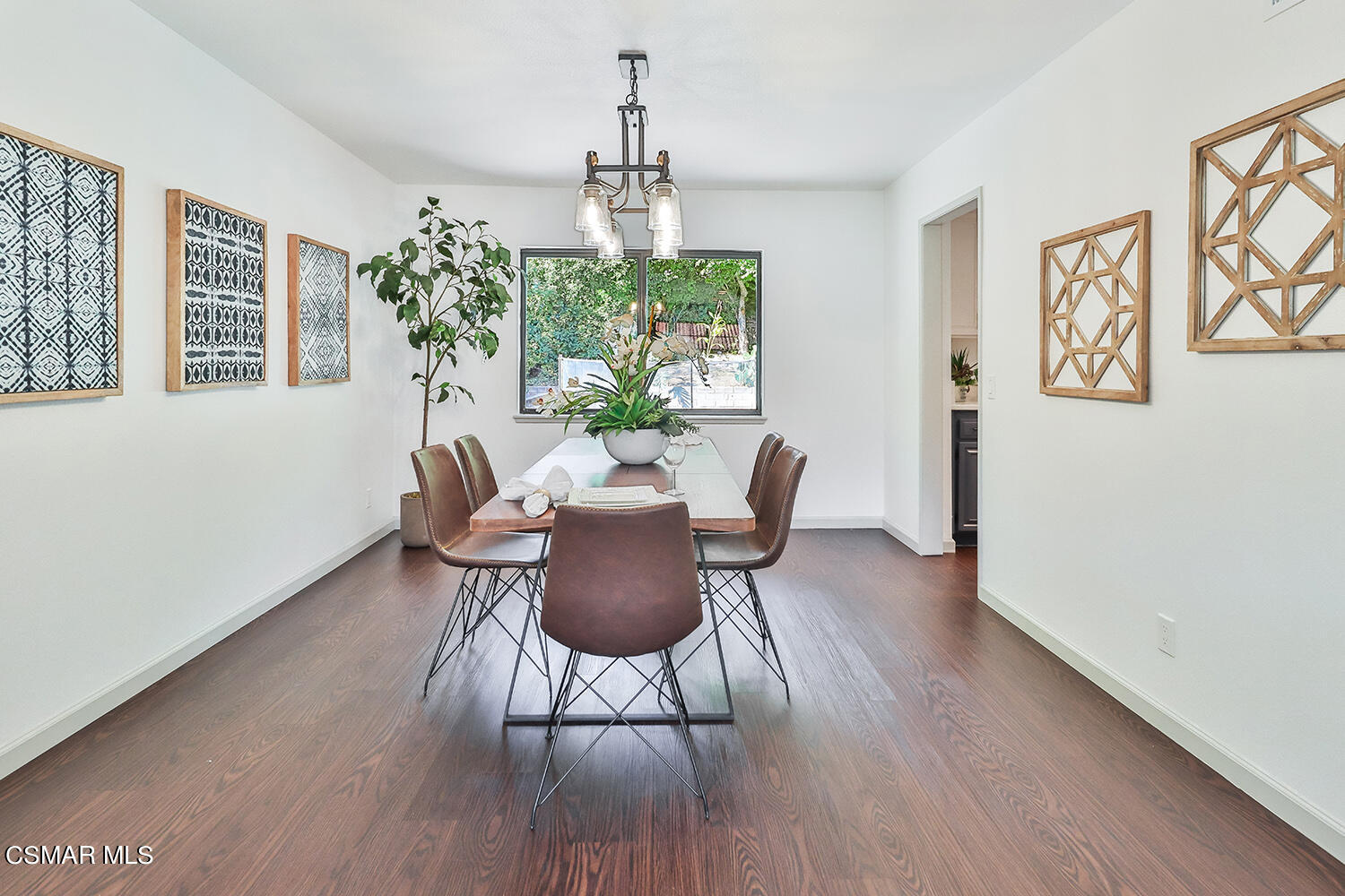 3091 Omega Avenue Simi Valley, CA 93063 - Photo 20 of 66 bLiving and Dining5