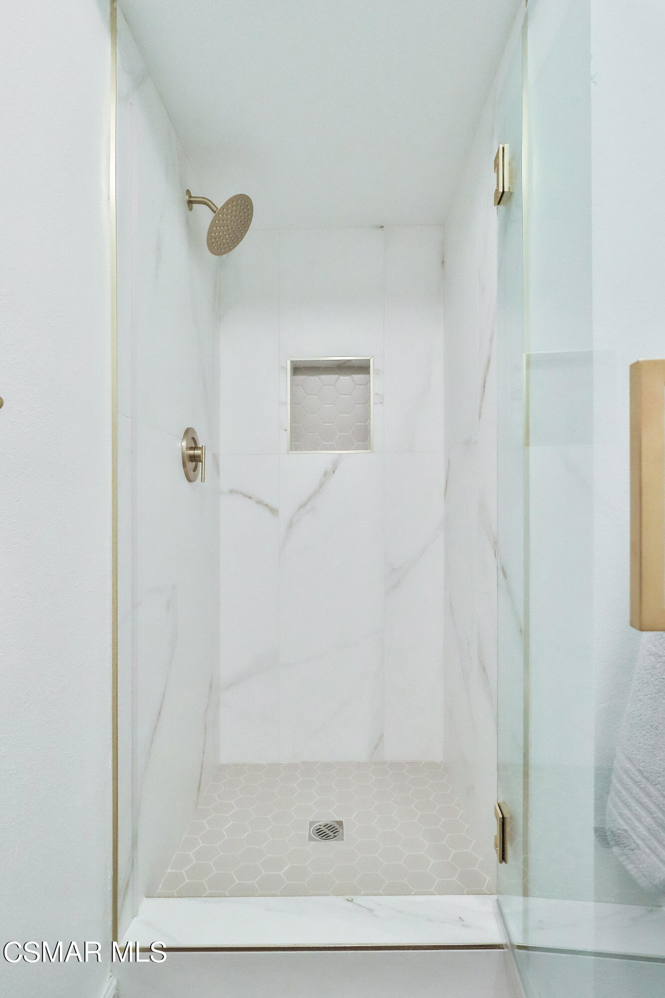 3091 Omega Avenue Simi Valley, CA 93063 - Photo 26 of 66 a bathroom with a shower