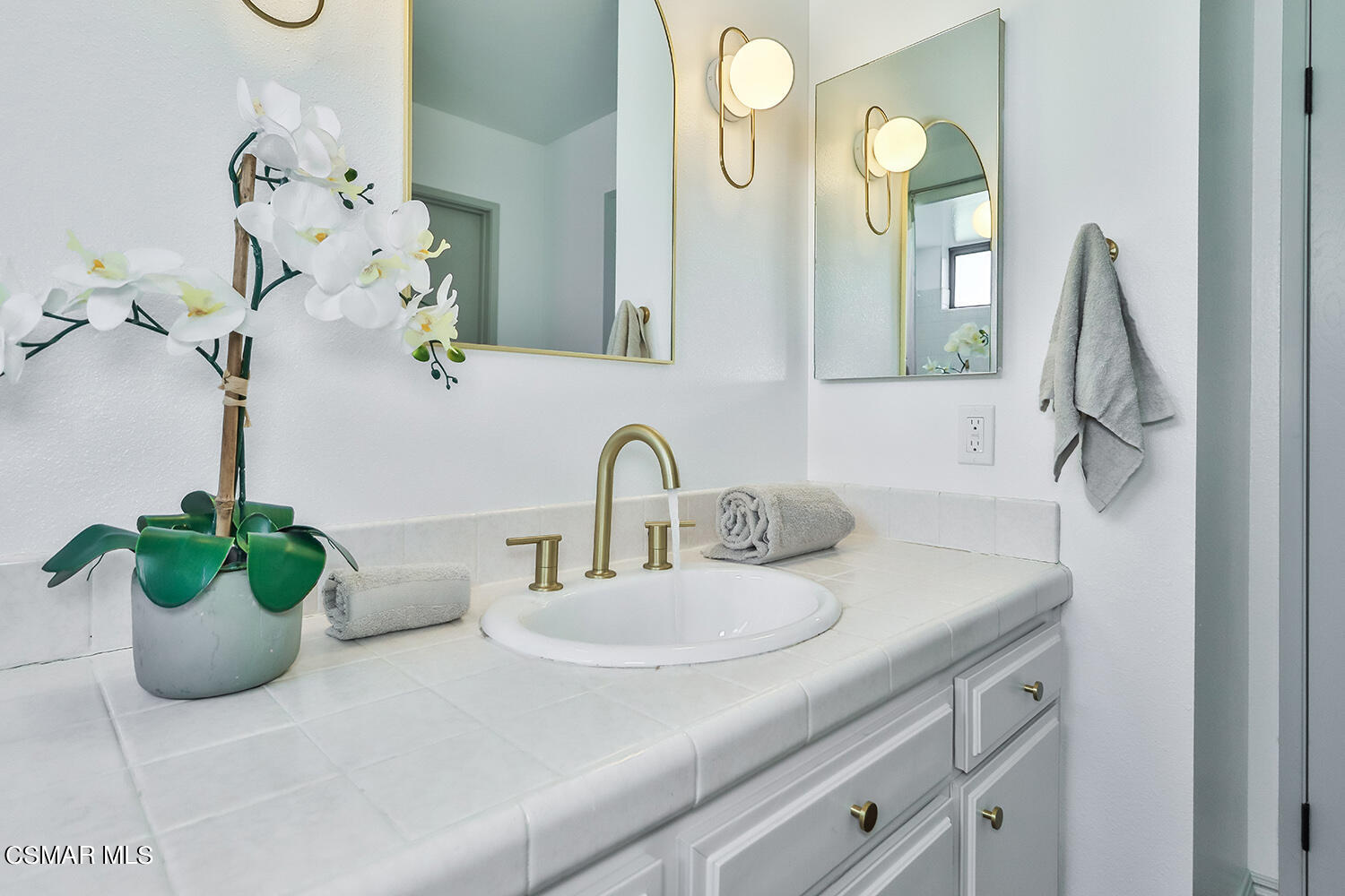 3091 Omega Avenue Simi Valley, CA 93063 - Photo 45 of 66 kHall Bath2