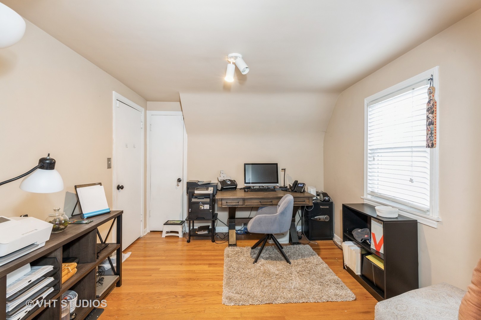 18326 Riegel Road Homewood, IL 60430 - Photo 11 of 17 a workspace with furniture and a window