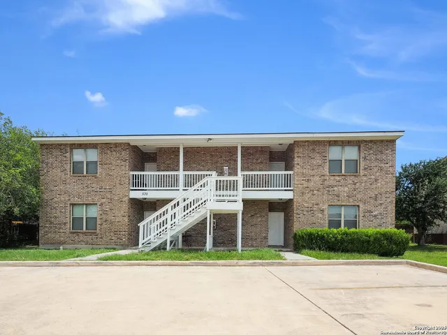 $1,150 | 530 Dukeway Drive, Unit 2, Universal City, TX 78148
