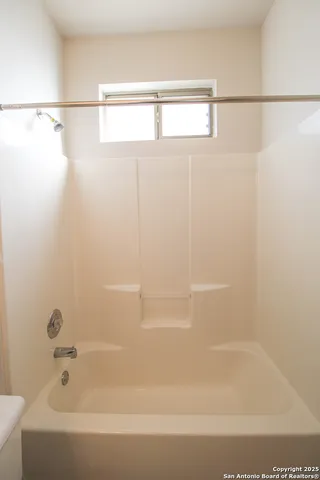 $1,150 | 530 Dukeway Drive, Unit 2, Universal City, TX 78148