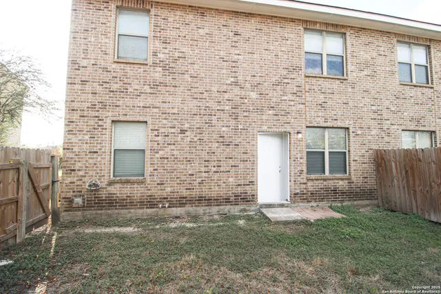 $1,150 | 530 Dukeway Drive, Unit 2, Universal City, TX 78148