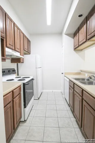 $1,150 | 530 Dukeway Drive, Unit 2, Universal City, TX 78148