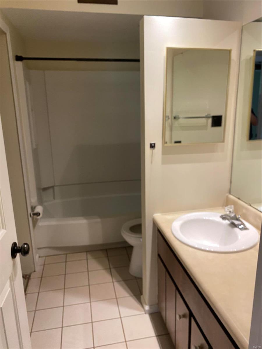 6803 Cottage Grove Lane, Unit G St. Louis, MO 63129 - Photo 14 of 18